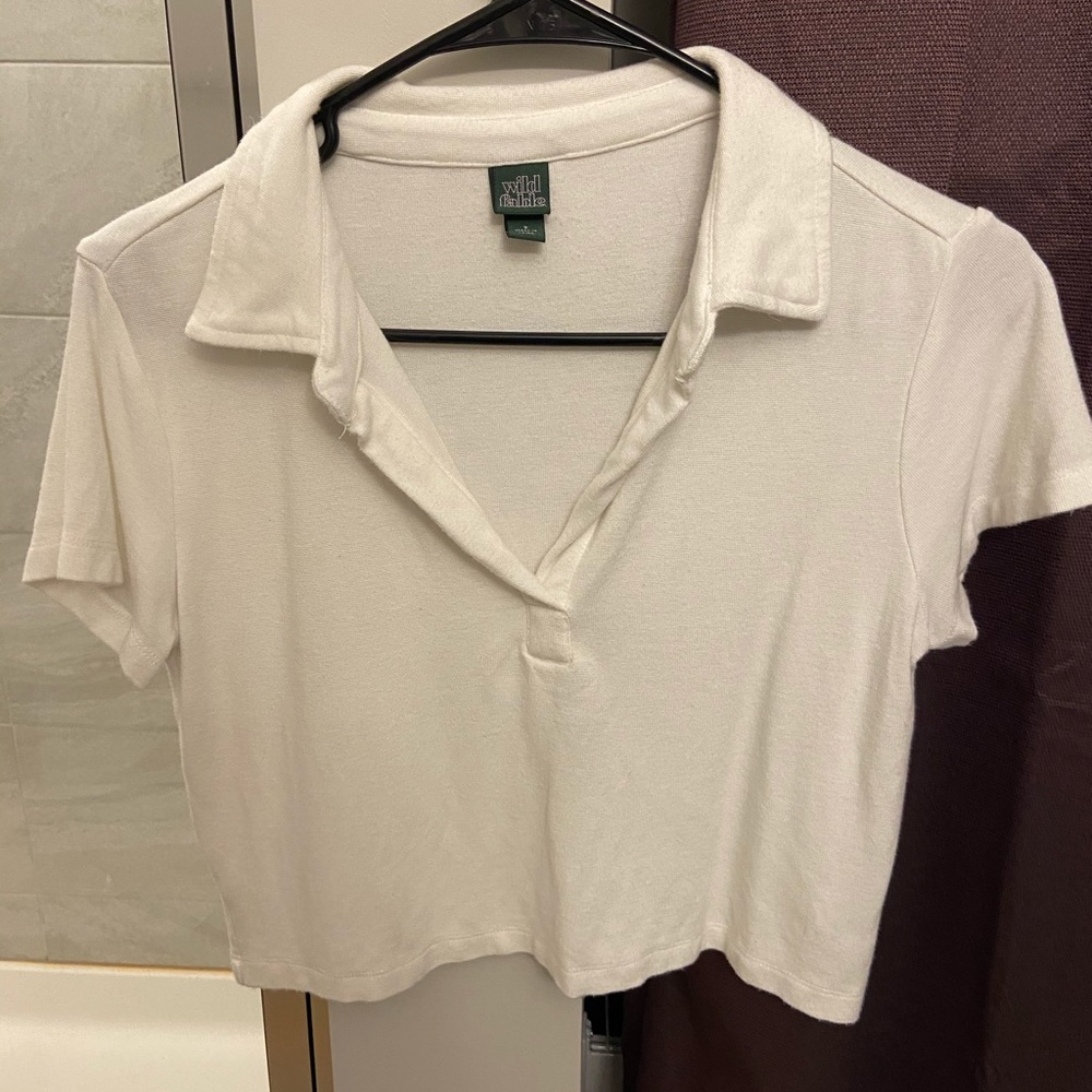 White collared crop